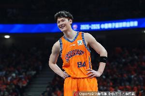 NBA传奇人物王哲林发挥出色，17投10中贡献29分14篮板1抢断1盖帽，7个前场篮板！