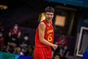 王俊杰与杨瀚森归队后,中国男篮表现如何?专家分析:有望击败日本,锋线实力增强