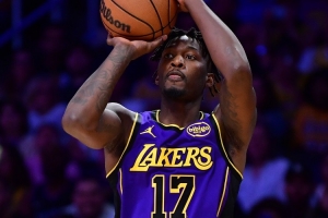 湖人一年半前以3个次轮交易来DFS,如今为送走他需倒贴3次轮