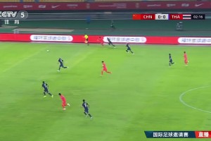 张玉宁抢点外脚背中柱！央视解说：这球射门难度很高啊