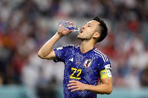 吉田麻也曾考虑因金钱前往中超踢球，后经川岛永嗣劝导而放弃