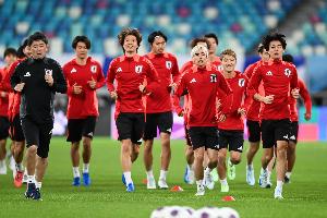 日本内部教学赛2-1战胜日本U19，盐贝健人和铃木淳之介破门得分