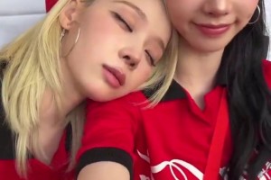 上半场0-0，韩国女团美女成员快看睡着了