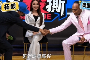 杨毅在G3前与A·史密斯对话时曾预测尼克斯G3败北，G4获胜
