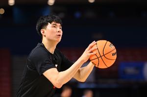 官方宣布:李贤重第三次参赛,将亮相2026年拉斯维加斯夏联代表马刺