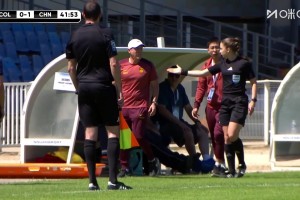 U19国足主帅久尔杰维奇不满吹罚，两黄变红被罚出场！