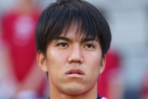 沙尔克04与23岁日本中场田中聪签约,触发球员100万欧解约金条款