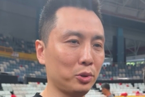 卢伟表示弗格为球队贡献良多,期盼两队国手都能健康顺利完成比赛