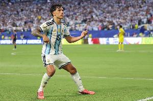 阿根廷险胜挺进世界杯16强，卫冕冠军成本世纪第三例