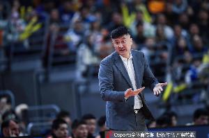 媒体人:尽管杜锋存在诸多问题,但他当年率队击败日本堪称游刃有余