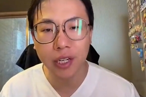 解说：众多教练对里克·阿德尔曼教练赞誉有加，一路走好