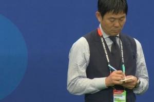 死亡笔记:森保一再次拿出小本子记笔记,22年击败西班牙后这一幕引发热议