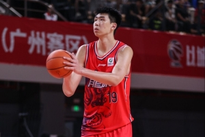 攻防俱佳！徐昕半场首秀出战10分钟，3投3中揽8分4板3帽