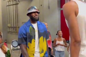 现在的文班亚马换成16巅峰詹姆斯 马刺1:3能翻盘吗？