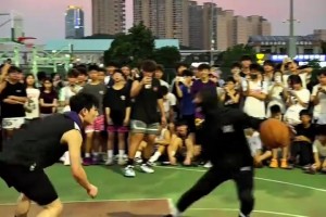 “别人是嘉豪球风装高手，他是高手装嘉豪！？！？”#肖他
