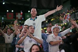 英格兰球迷对墨西哥比赛时间更改表示不满:球迷再度被视为无足轻重