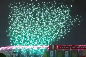 FIFA展示世界杯开幕式无人机表演彩排：照亮墨西哥城夜空