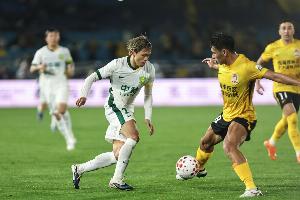 主场2-1战胜海港后,青岛西海岸在中超联赛中保持13轮不败