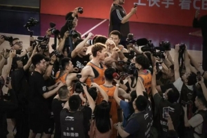 右侧腹内斜肌撕裂！王哲林呼吁：不管过程多艰难，大家别放弃
