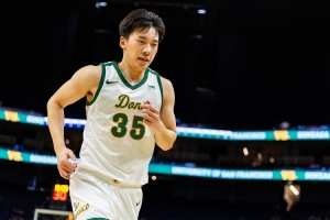 王俊杰表示离开旧金山大学是因为教练对他意见很大,同时也没有获得关键角色