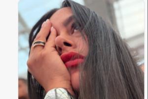 失落！巴拉圭惨遭败绩，“巴拉圭乳神”发布捂眼自拍：