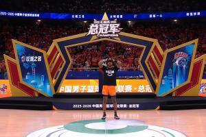 媒体人：上海男篮阵容年轻化且纪律性强，未来几年有望成为强队