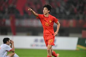朱鹏宇:从国足及前辈身上获益良多,唯有努力方能不负众望
