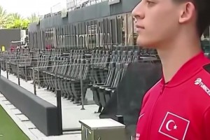 硬挖坑啊！淘汰梅西还是C罗？记者给居莱尔挖坑遭吐槽！