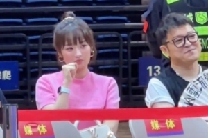 杨瀚森携女友重返青岛 参加球迷见面会