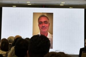 穆里尼奥宣布老佛爷胜出!皇马发布会现场,穆里尼奥现身:没错,当然!